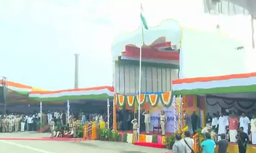Republic Day : पुडुचेरी के उपराज्यपाल ने राष्ट्रीय ध्वज फहराया Republic Day : पुडुचेरी के उपराज्यपाल ने राष्ट्रीय ध्वज फहराया