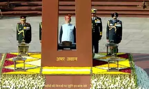 PM Modi ने नेशनल वॉर मेमोरियल पर श्रद्धांजलि दी