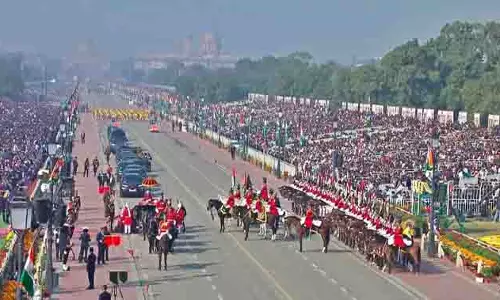 Republic Day 2026: गणतंत्र दिवस परेड शुरू, दुनिया देखेगी भारत का शौर्य, देखें LIVE Republic Day 2026: गणतंत्र दिवस परेड शुरू, दुनिया देखेगी भारत का शौर्य, देखें LIVE