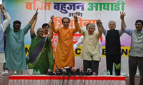 चंद्रपुर नगर निगम में शिवसेना UBT और वंचित बहुजन अघाड़ी किंगमेकर के रूप में उभरे है चंद्रपुर नगर निगम में शिवसेना UBT और वंचित बहुजन अघाड़ी किंगमेकर के रूप में उभरे है