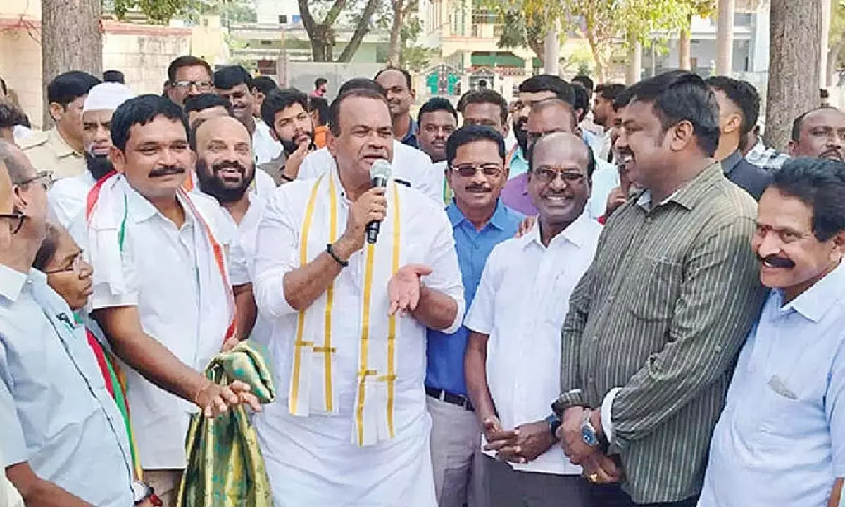 Telangana: कोमाटिरेड्डी ने चुनाव अभियान का अनावरण किया