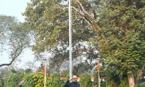 रायपुर लोकभवन में राष्ट्रीय ध्वज फहराया गया