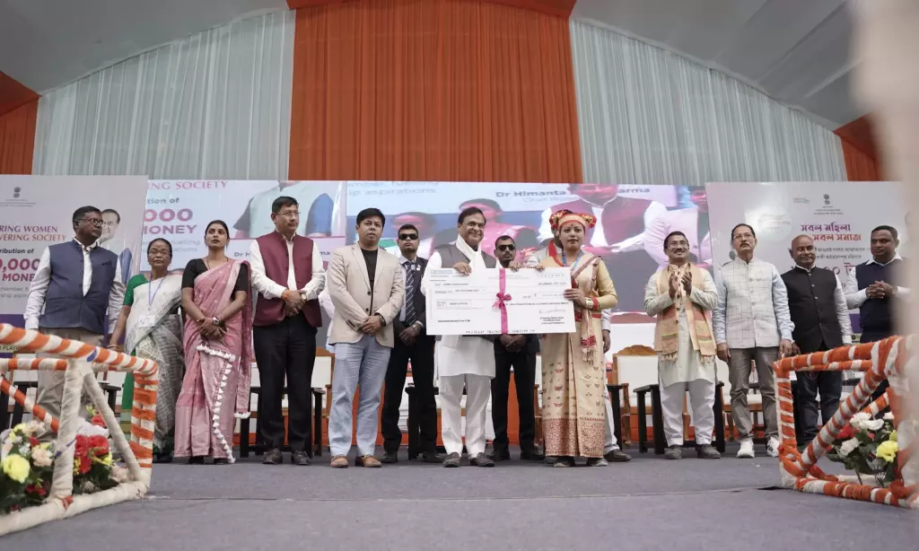Assam: दुलियाजान में 18,000 से अधिक महिलाओं को 10,000 रुपये की सहायता Assam: दुलियाजान में 18,000 से अधिक महिलाओं को 10,000 रुपये की सहायता