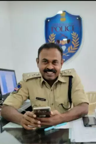 Telangana: राज्य पुलिस कर्मियों को राष्ट्रपति पदक मिले Telangana: राज्य पुलिस कर्मियों को राष्ट्रपति पदक मिले