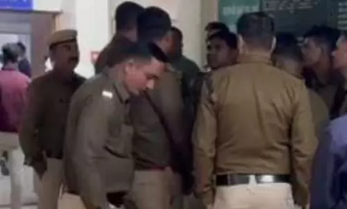 कलेक्ट्रेट में हड़कंप, बर्खास्त नगर सैनिक ने जान देने की कोशिश की