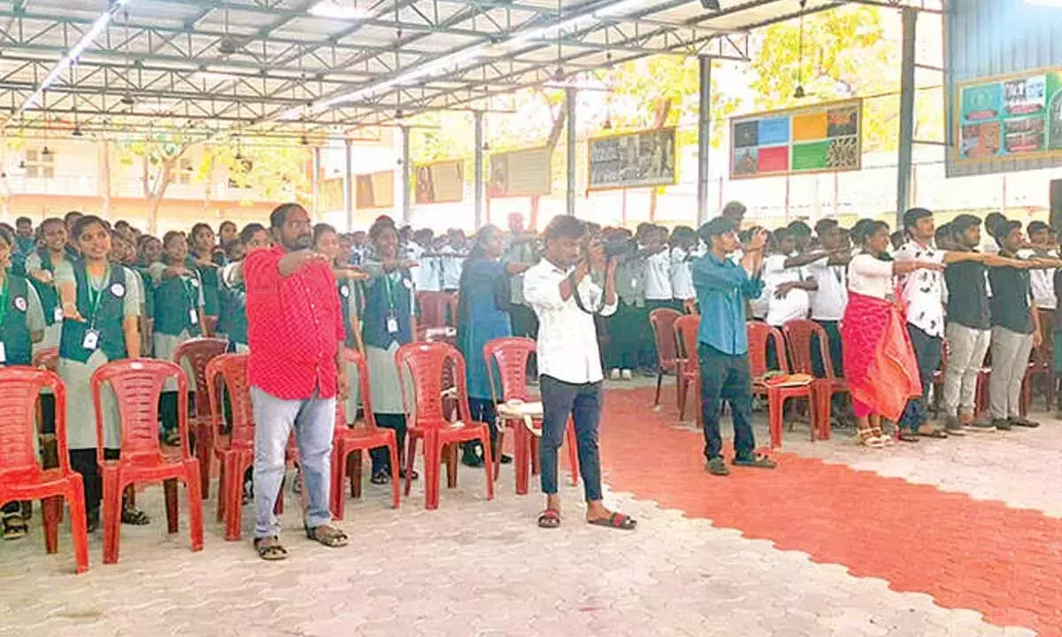 Andhra: एएलसी में राष्ट्रीय मतदाता दिवस मनाया गया Andhra: एएलसी में राष्ट्रीय मतदाता दिवस मनाया गया
