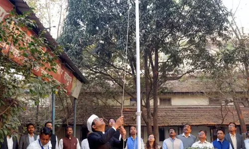 जनसम्पर्क संचालनालय में आयुक्त डॉ रवि मित्तल ने किया राष्ट्रीय ध्वजारोहण