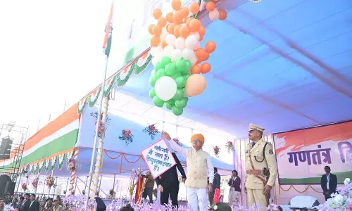 मंत्री लखनलाल देवांगन ने कवर्धा में किया ध्वजारोहण मंत्री लखनलाल देवांगन ने कवर्धा में किया ध्वजारोहण