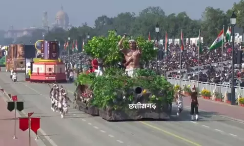कर्तव्य पथ पर गूंजा छत्तीसगढ़ के जनजातीय शौर्य का इतिहास कर्तव्य पथ पर गूंजा छत्तीसगढ़ के जनजातीय शौर्य का इतिहास