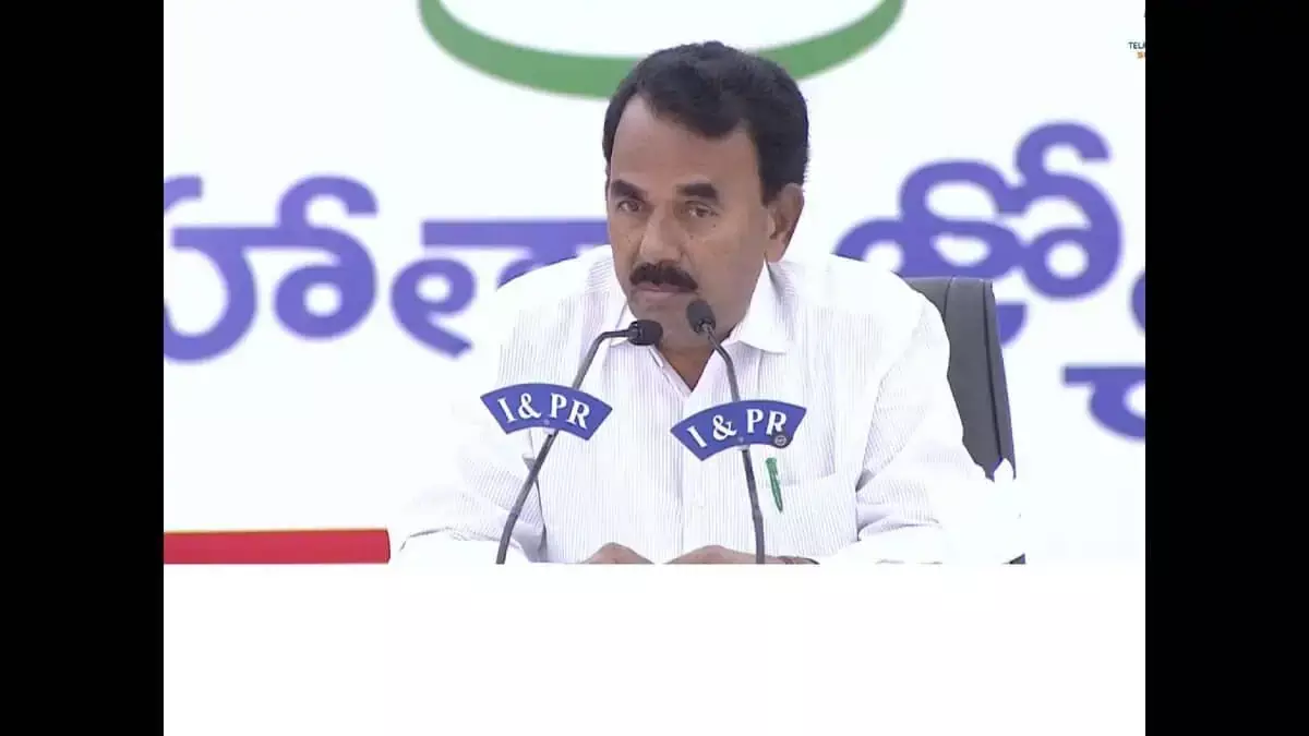 तेलंगाना के आबकारी मंत्री ने अधिकारियों पर हमला करने वालों पर सख्त कार्रवाई का वादा किया तेलंगाना के आबकारी मंत्री ने अधिकारियों पर हमला करने वालों पर सख्त कार्रवाई का वादा किया