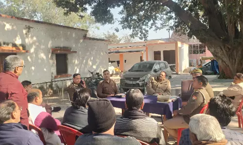 Farrukhabad: पुलिस ने बढ़ाई सतर्कता, सर्राफा व्यापारियों से संवाद Farrukhabad: पुलिस ने बढ़ाई सतर्कता, सर्राफा व्यापारियों से संवाद
