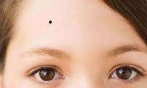 Lucky Moles On Female Body: उन महिलाओं को मिलती है खूब धन दौलत, जिनके शरीर के इन हिस्सों पर होता है तिल Lucky Moles On Female Body: उन महिलाओं को मिलती है खूब धन दौलत, जिनके शरीर के इन हिस्सों पर होता है तिल