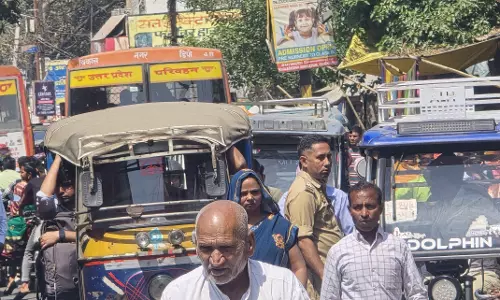 Farrukhabad: ढाई घाट–शमशाबाद में यातायात जाम से हाहाकार Farrukhabad: ढाई घाट–शमशाबाद में यातायात जाम से हाहाकार