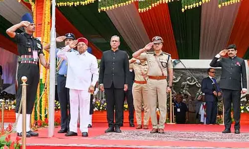 राज्य में 77वें गणतंत्र दिवस समारोह; Governor थावर चंद गहलोत ने झंडा फहराया, परेड शुरू हुई राज्य में 77वें गणतंत्र दिवस समारोह; Governor थावर चंद गहलोत ने झंडा फहराया, परेड शुरू हुई