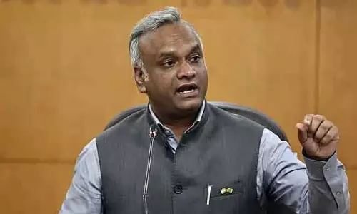 राज्यपाल के भाषण देने से इनकार करने के फैसले के पीछे केंद्र और RSS का हाथ है: Minister Priyank Kharge राज्यपाल के भाषण देने से इनकार करने के फैसले के पीछे केंद्र और RSS का हाथ है: Minister Priyank Kharge