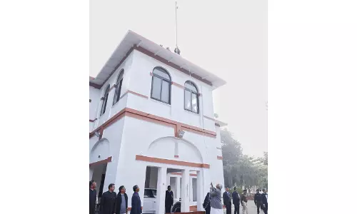 गणतंत्र दिवस 2026: CM नीतीश कुमार ने पटना स्थित अपने आधिकारिक आवास पर राष्ट्रीय ध्वज फहराया