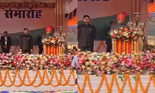 दुर्ग में केंद्रीय राज्य मंत्री तोखन साहू फहराया तिरंगा