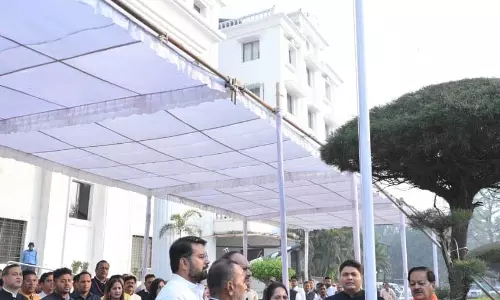 मेयर मीनल चौबे ने रायपुर नगर निगम मुख्यालय में फहराया तिरंगा