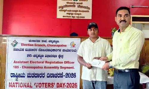 लालच में आए बिना Vote दें: तहसीलदार बी.एन. गिरीश ने सलाह दी