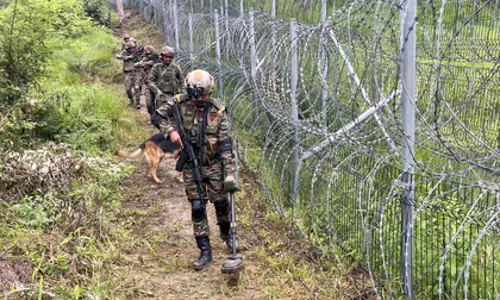इंटरनेशनल बॉर्डर पर अलर्ट BSF, सांबा में पाकिस्तानी घुसपैठिया ढेर इंटरनेशनल बॉर्डर पर अलर्ट BSF, सांबा में पाकिस्तानी घुसपैठिया ढेर