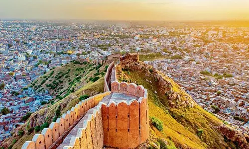 Jaipur: महलों और रेगिस्तान की खूबसूरती का संगम Jaipur: महलों और रेगिस्तान की खूबसूरती का संगम