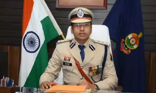 रायगढ़ के नए वरिष्ठ पुलिस अधीक्षक शशि मोहन सिंह ने संभाला पदभार रायगढ़ के नए वरिष्ठ पुलिस अधीक्षक शशि मोहन सिंह ने संभाला पदभार