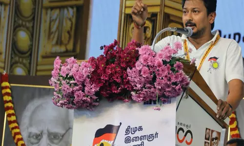 केंद्र द्वारा हिंदी थोपे जाने को स्वीकार नहीं करेंगे: Tamil Nadu के उपमुख्यमंत्री