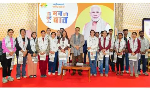 Rajasthan के सीएम ने राष्ट्रीय मतदाता दिवस पर नए वोटर्स को सम्मानित किया