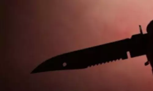 हुड़दंग का विरोध, ग्रामीण को बदमाशों ने मारा चाकू