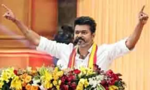 विजय ने 2026 Tamil Nadu चुनाव अकेले लड़ने का ऐलान, DMK-AIADMK को BJP का सहयोगी बताया विजय ने 2026 Tamil Nadu चुनाव अकेले लड़ने का ऐलान, DMK-AIADMK को BJP का सहयोगी बताया