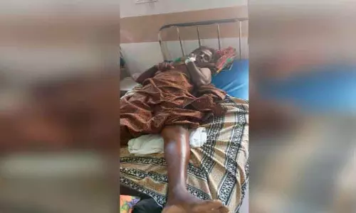 Kerala : पीछे से दूसरी बाइक की टक्कर लगने से अधेड़ उम्र का आदमी गंभीर रूप से घायल Kerala : पीछे से दूसरी बाइक की टक्कर लगने से अधेड़ उम्र का आदमी गंभीर रूप से घायल