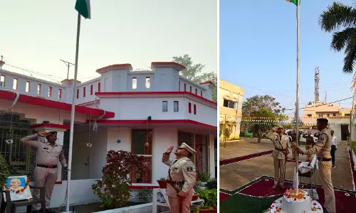गणतंत्र दिवस पर एसपी धमतरी ने कैंप कार्यालय और SP ऑफिस में किया ध्वजारोहण गणतंत्र दिवस पर एसपी धमतरी ने कैंप कार्यालय और SP ऑफिस में किया ध्वजारोहण