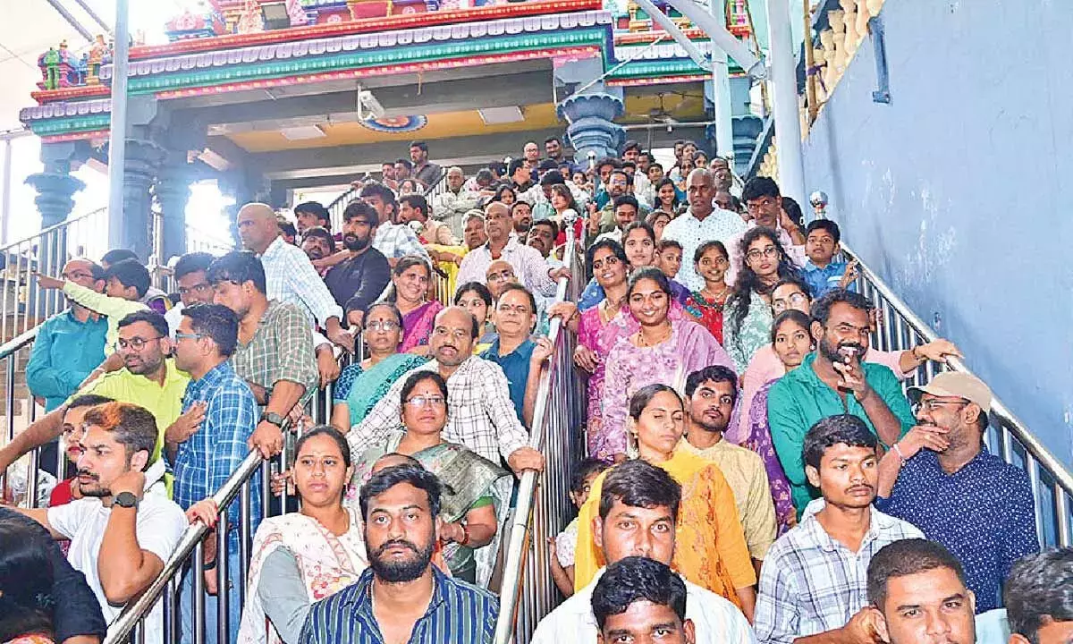 Andhra: कनक दुर्गा मंदिर में आध्यात्मिक माहौल में रथ सप्तमी समारोह आयोजित किया गया