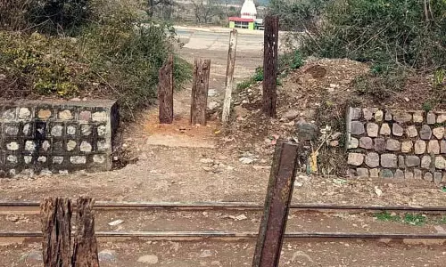 Himachal: नैरो गेज रेल ट्रैक पर मवेशियों के रास्ते बंद होने पर निवासी भड़क गए