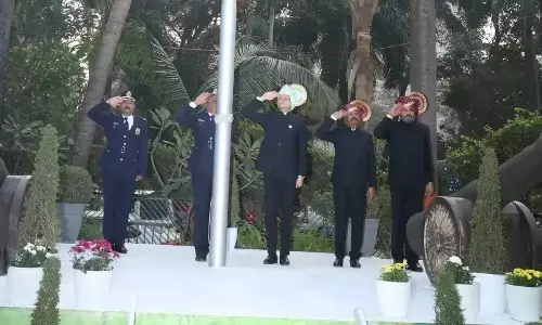 Mumbai: 77वें गणतंत्र दिवस पर झंडारोहण और रंगोली Mumbai: 77वें गणतंत्र दिवस पर झंडारोहण और रंगोली