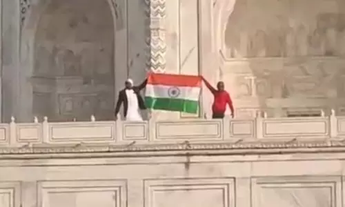 ताजमहल परिसर से जुड़ा एक वीडियो सामने आने के बाद हड़कंप मचा... ताजमहल परिसर से जुड़ा एक वीडियो सामने आने के बाद हड़कंप मचा...