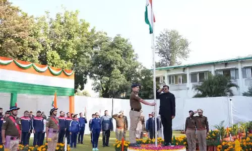 Dehradun: तिरंगा फहराकर मुख्य सचिव ने किया समारोह प्रारंभ Dehradun: तिरंगा फहराकर मुख्य सचिव ने किया समारोह प्रारंभ