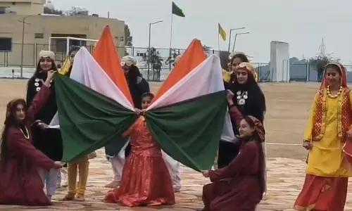 Srinagar: गणतंत्र दिवस पर जम्मू-कश्मीर में उत्साह