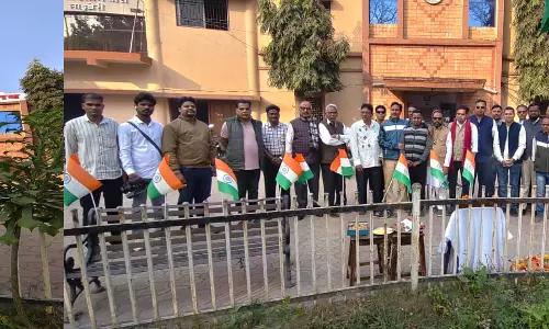 अध्यक्ष मोहन तिवारी ने रायपुर प्रेस क्लब में फहराया तिरंगा