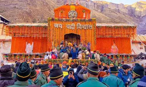 बद्रीनाथ और केदारनाथ मंदिरों में प्रवेश नियम सख्त करने की तैयारी बद्रीनाथ और केदारनाथ मंदिरों में प्रवेश नियम सख्त करने की तैयारी