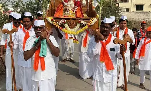 Vijayapura : अंजनेय की रजत महोत्सव मूर्ति की भव्य शोभा यात्रा Vijayapura : अंजनेय की रजत महोत्सव मूर्ति की भव्य शोभा यात्रा