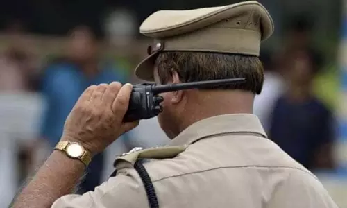 खाकी का खौफ हुआ खत्म...ट्रैफिक पुलिस हवलदार के साथ बेरहमी से मारपीट खाकी का खौफ हुआ खत्म...ट्रैफिक पुलिस हवलदार के साथ बेरहमी से मारपीट