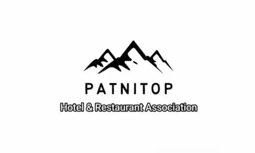 Patnitop के होटल मालिकों ने कुड-पटनीटॉप सड़क से जल्द बर्फ हटाने की मांग की