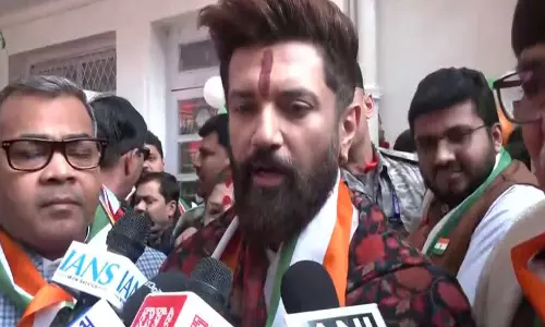 चिराग पासवान का Republic Day पर बयान: मेरी सरकार संविधान के पालन के लिए पूरी तरह प्रतिबद्ध चिराग पासवान का Republic Day पर बयान: मेरी सरकार संविधान के पालन के लिए पूरी तरह प्रतिबद्ध