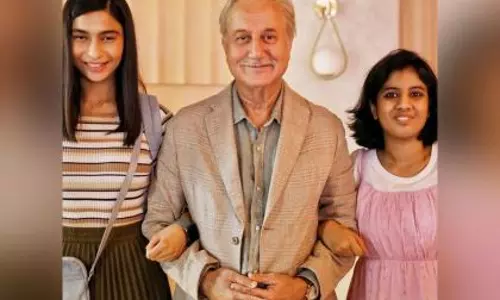 Anupam Kher ने भतीजी तन्वी को दिल से जन्मदिन की बधाई दी