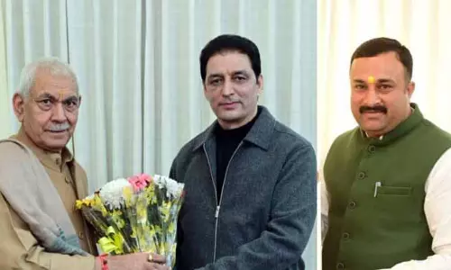 JAMMU: शक्ति परिहार, रोहित शास्त्री ने एलजी से मुलाकात की JAMMU: शक्ति परिहार, रोहित शास्त्री ने एलजी से मुलाकात की