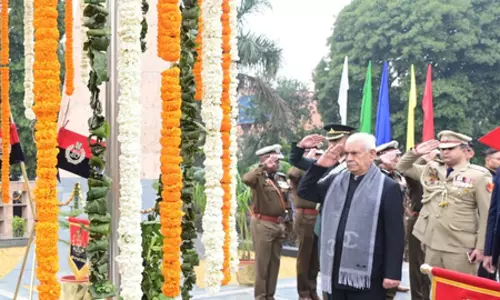Jammu-Kashmir विकास में शिक्षा और स्वास्थ्य पर जोर, LG की अपील Jammu-Kashmir विकास में शिक्षा और स्वास्थ्य पर जोर, LG की अपील