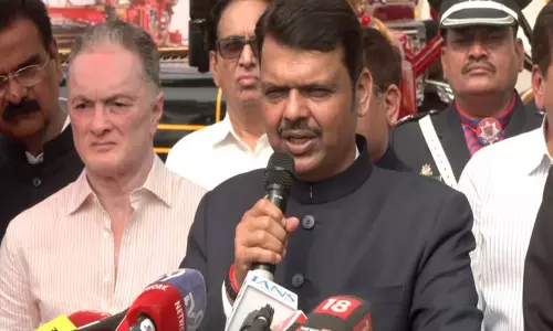 Fadnavis ने पूर्व राज्यपाल कोश्यारी को पद्म भूषण दिए जाने की आलोचना करने वाले संजय राउत को करारा जवाब दिया Fadnavis ने पूर्व राज्यपाल कोश्यारी को पद्म भूषण दिए जाने की आलोचना करने वाले संजय राउत को करारा जवाब दिया
