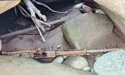 Sunderbani में पानी के स्रोत से जंग लगी AK राइफल बरामद