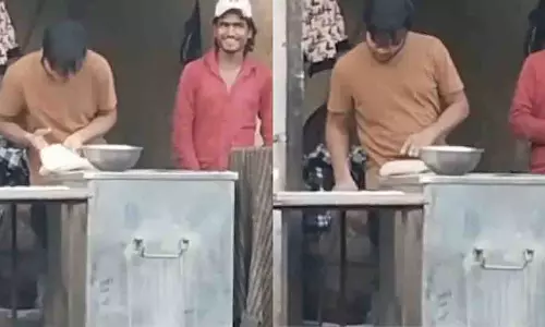 UP के हाथरस में रोटियों पर थूकते हुए तंदूर वर्कर पकड़ा गया UP के हाथरस में रोटियों पर थूकते हुए तंदूर वर्कर पकड़ा गया